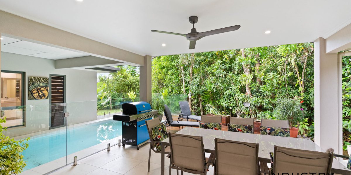 1 Flow Close, Trinity Beach, QLD 4879 AUS