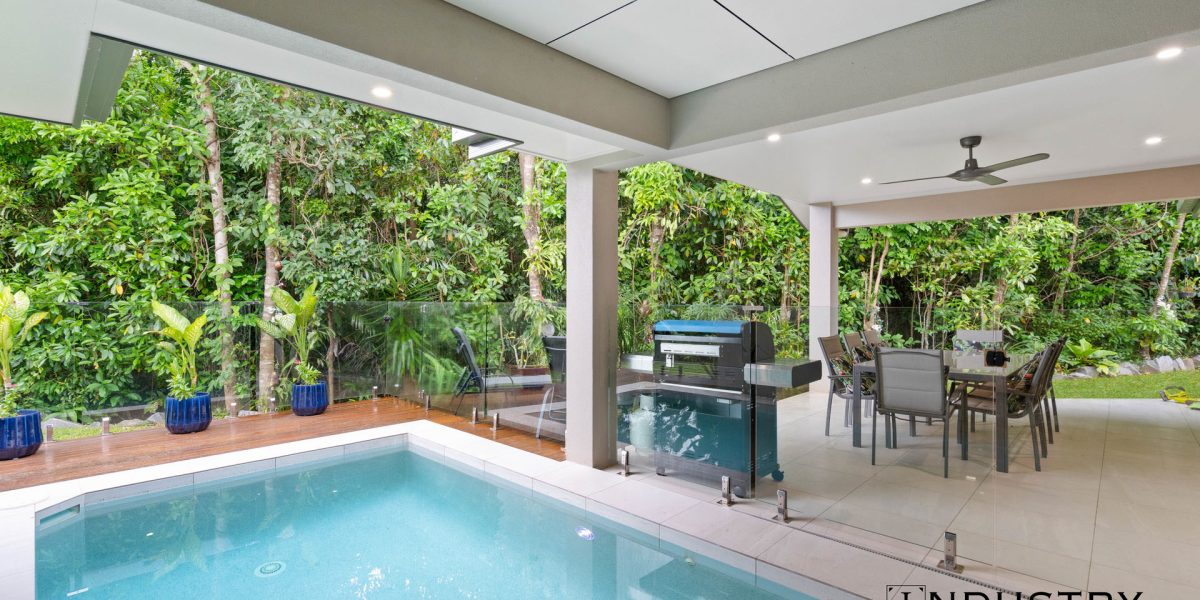 1 Flow Close, Trinity Beach, QLD 4879 AUS
