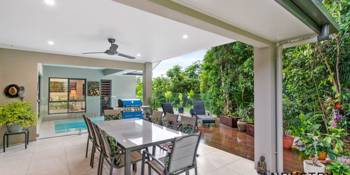 1 Flow Close, Trinity Beach, QLD 4879 AUS