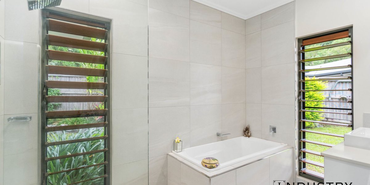 1 Flow Close, Trinity Beach, QLD 4879 AUS