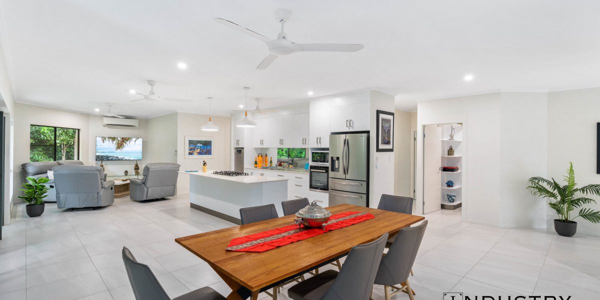 1 Flow Close, Trinity Beach, QLD 4879 AUS