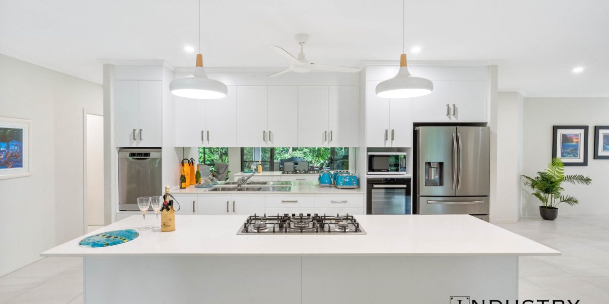 1 Flow Close, Trinity Beach, QLD 4879 AUS