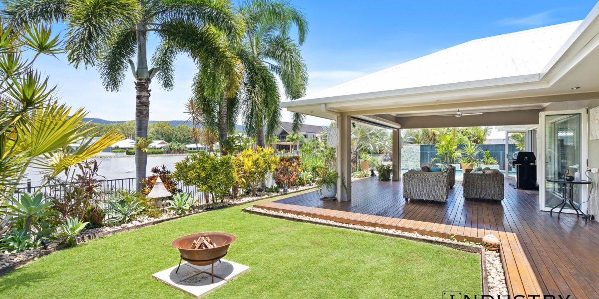 2 Lagoon Drive, Trinity Beach, QLD 4879 AUS