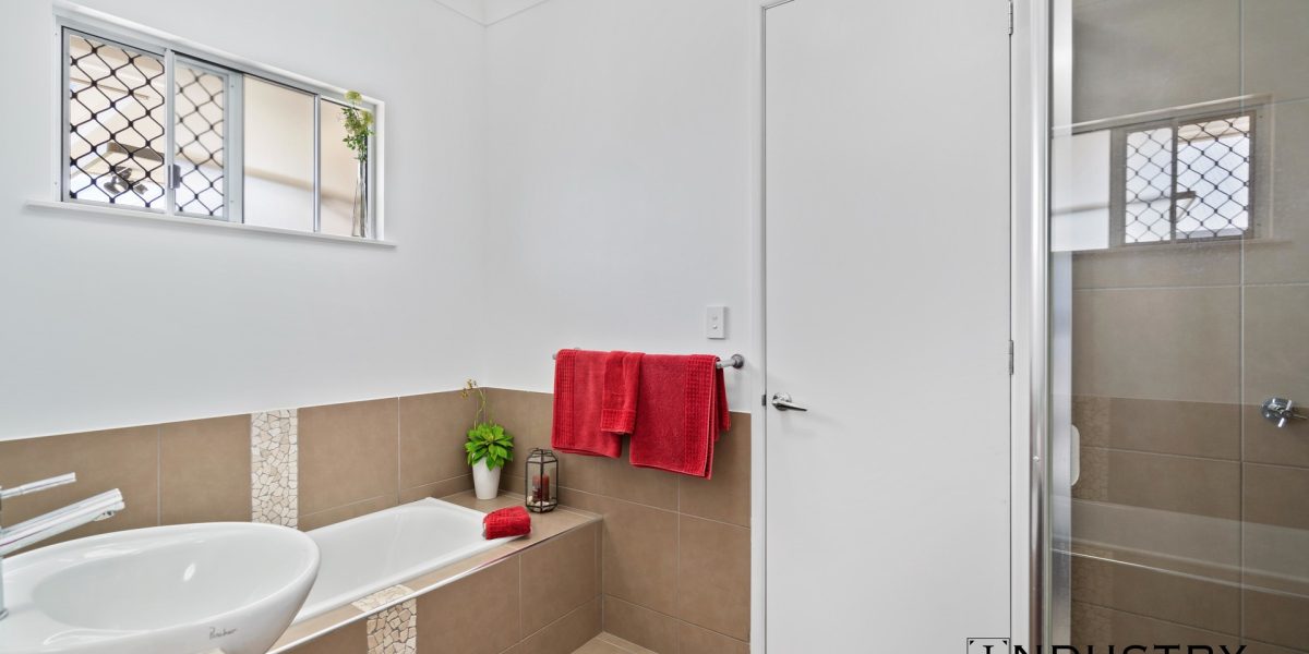 2 Lagoon Drive, Trinity Beach, QLD 4879 AUS