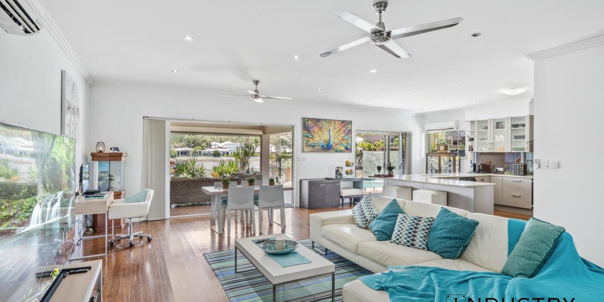 2 Lagoon Drive, Trinity Beach, QLD 4879 AUS