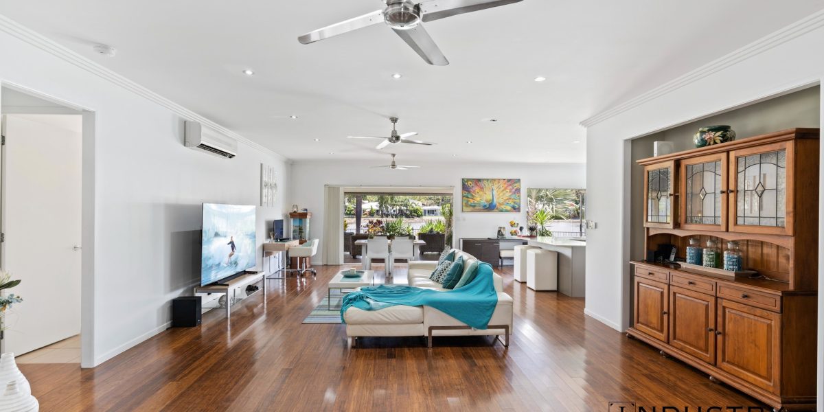 2 Lagoon Drive, Trinity Beach, QLD 4879 AUS