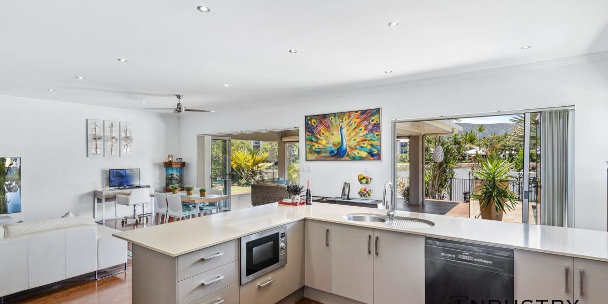 2 Lagoon Drive, Trinity Beach, QLD 4879 AUS
