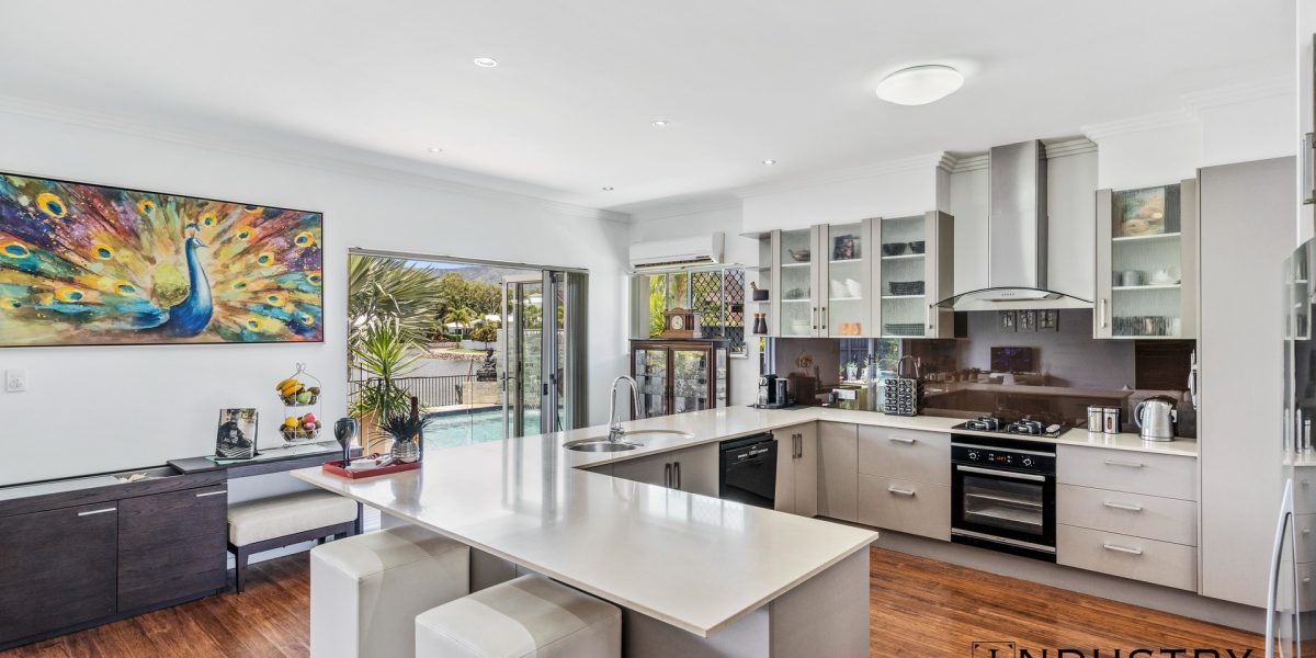 2 Lagoon Drive, Trinity Beach, QLD 4879 AUS