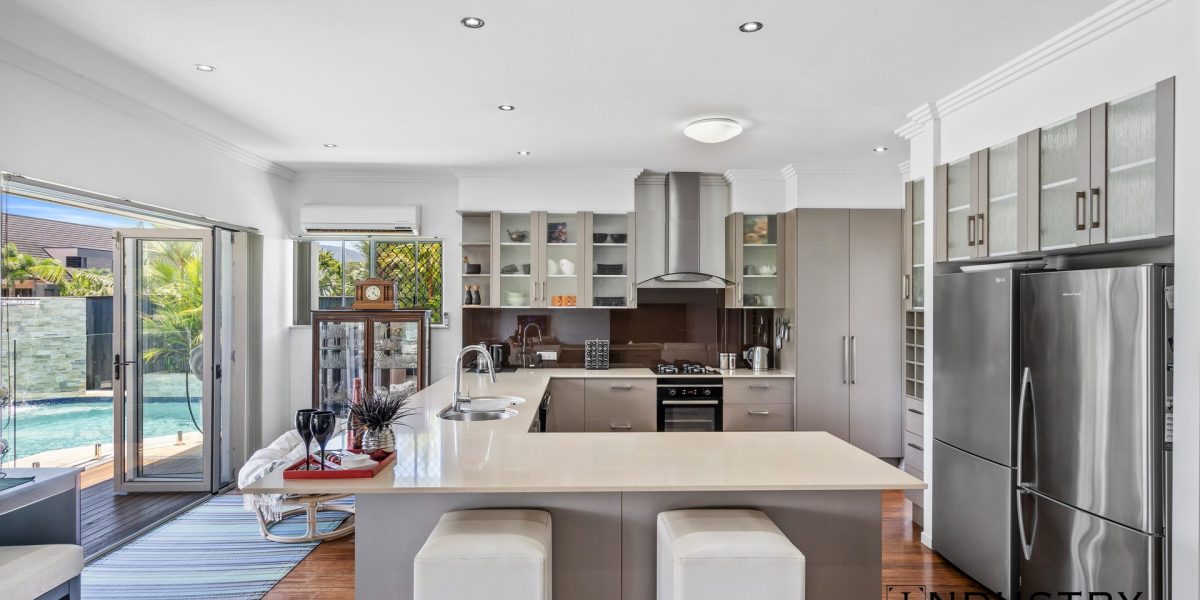 2 Lagoon Drive, Trinity Beach, QLD 4879 AUS