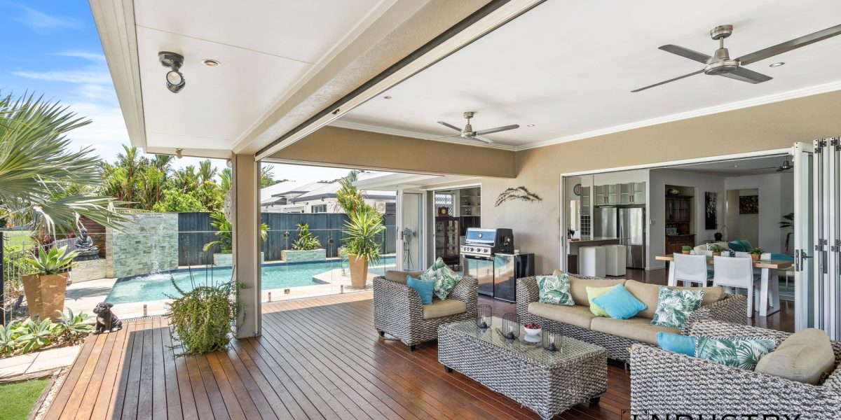 2 Lagoon Drive, Trinity Beach, QLD 4879 AUS