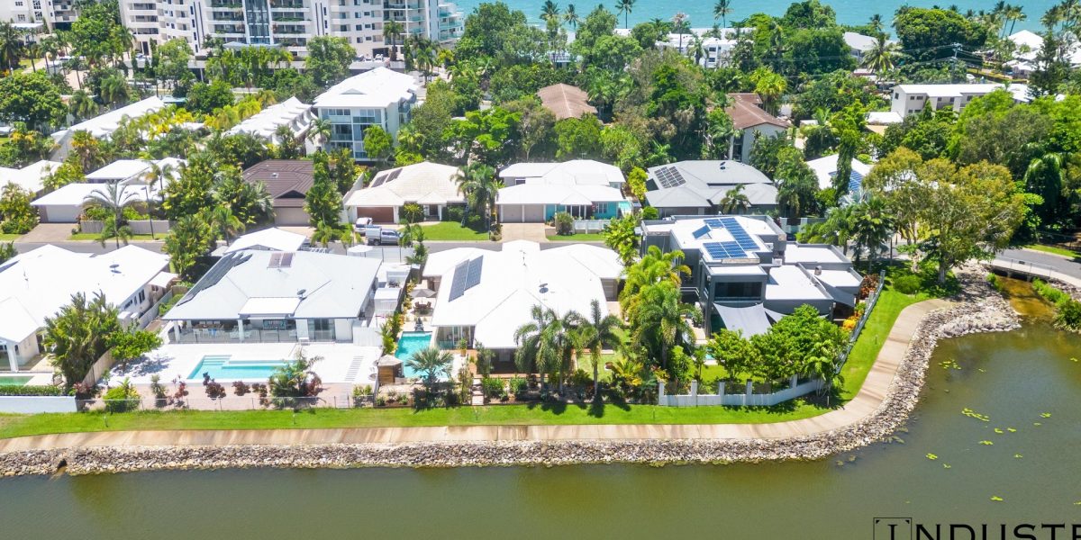 2 Lagoon Drive, Trinity Beach, QLD 4879 AUS