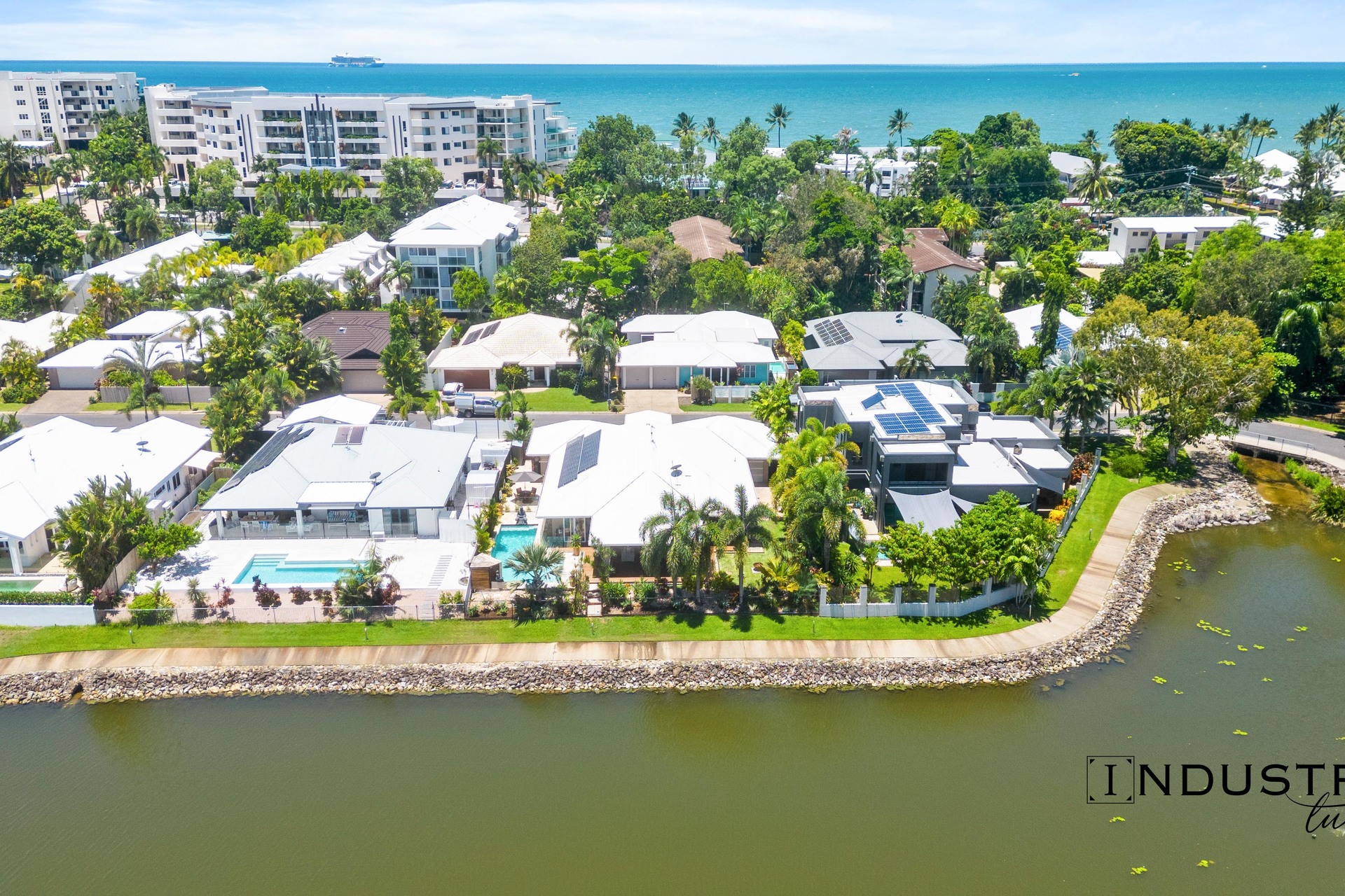 2 Lagoon Drive, Trinity Beach, QLD 4879 AUS