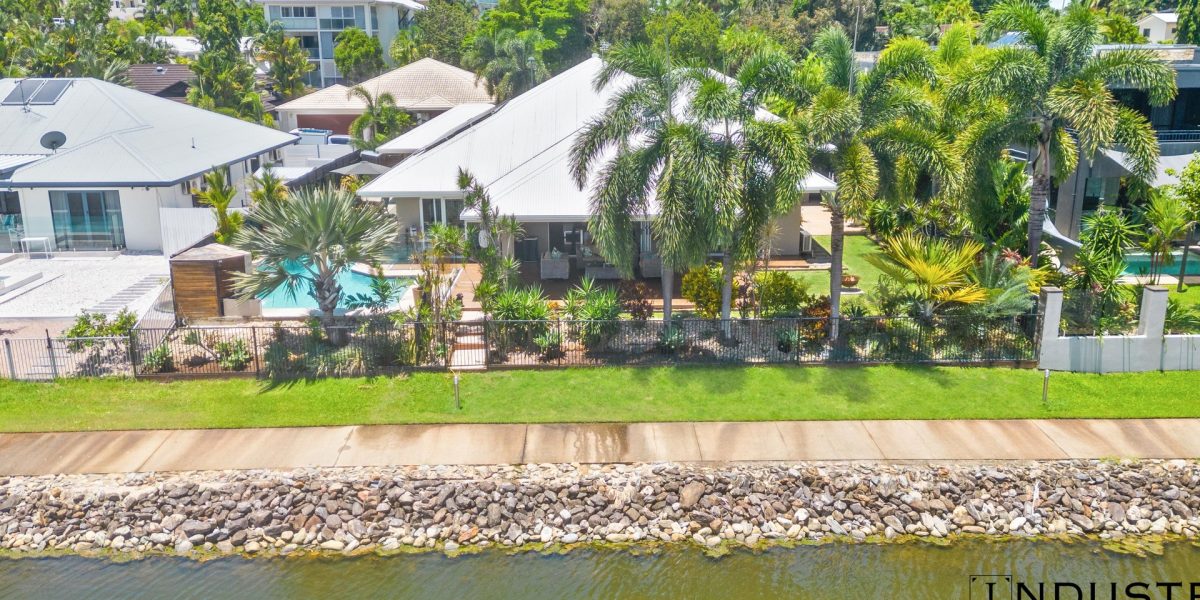 2 Lagoon Drive, Trinity Beach, QLD 4879 AUS
