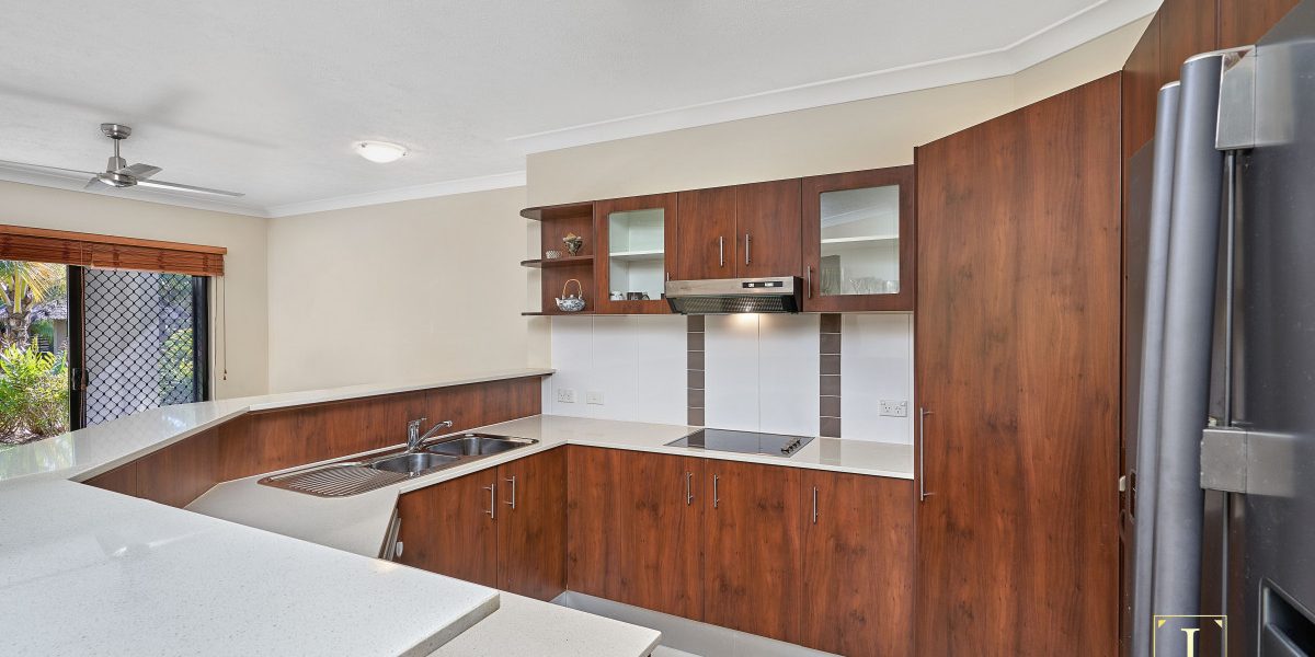 7/1-15 Robson Street, Mooroobool, QLD 4870 AUS