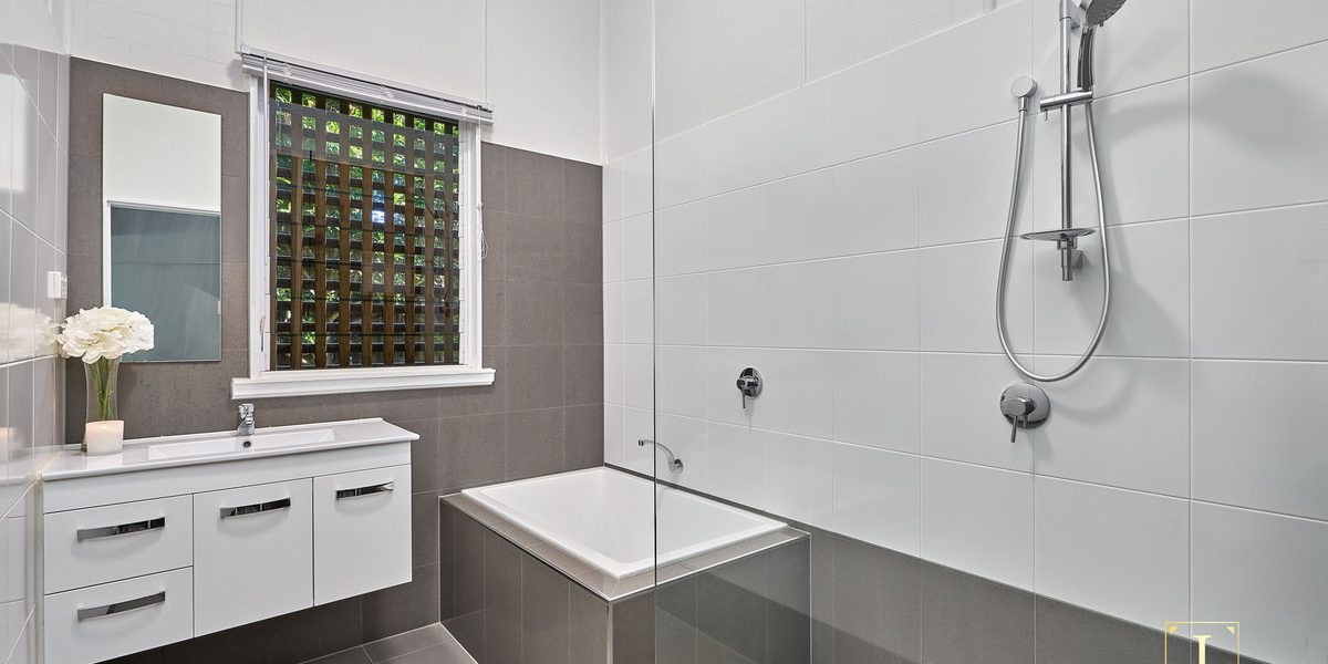 24 Crowther Street, Whitfield, QLD 4870 AUS