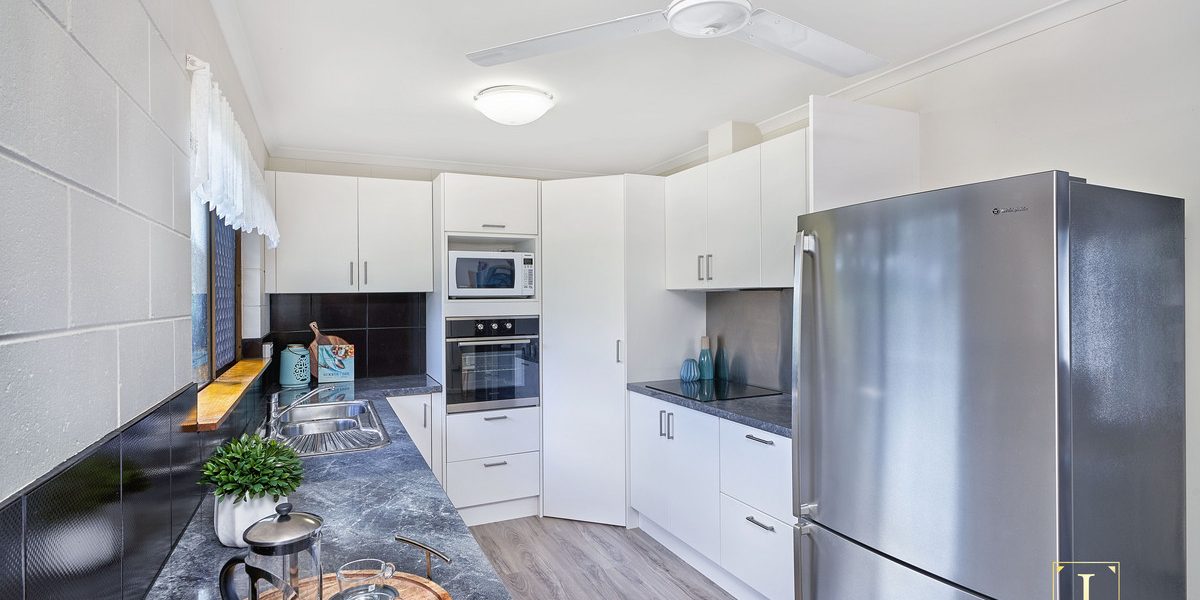 4 Amarina Close, Caravonica, QLD 4878 AUS