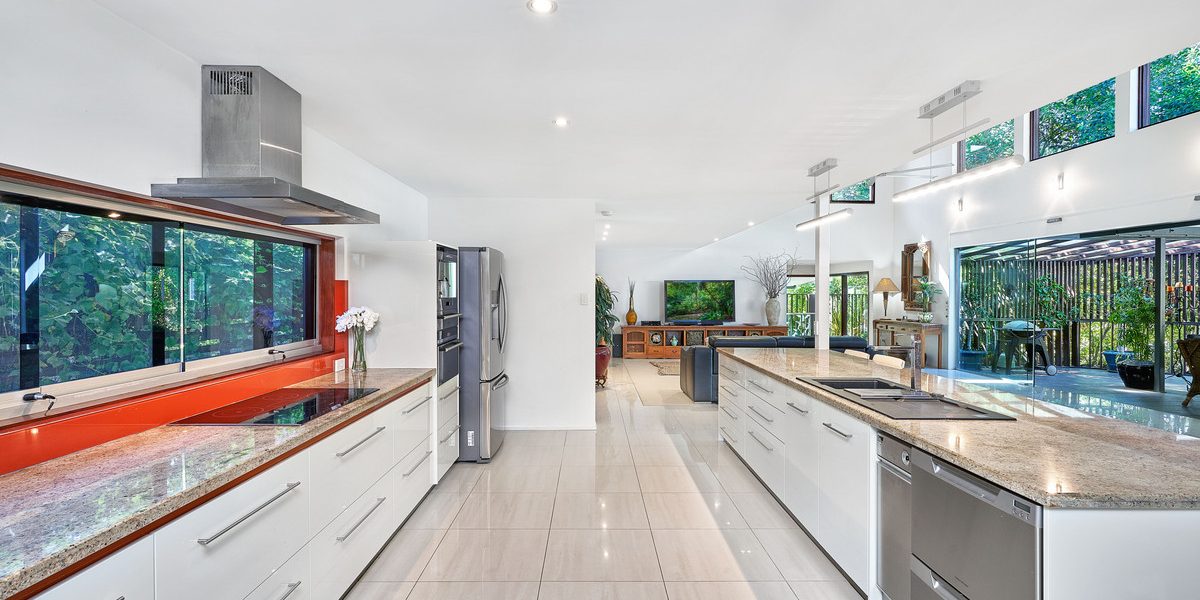 8 Lillian Road, Palm Cove, QLD 4879 AUS