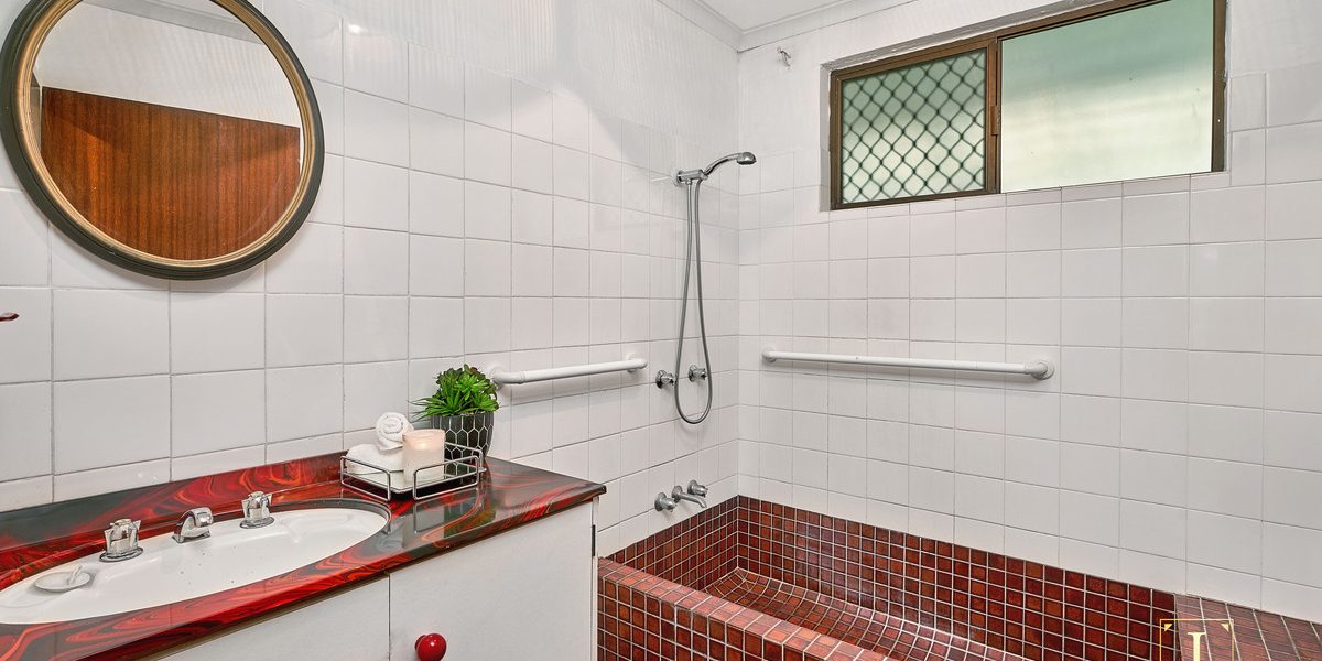 4 Walnut Close, Manoora, QLD 4870 AUS