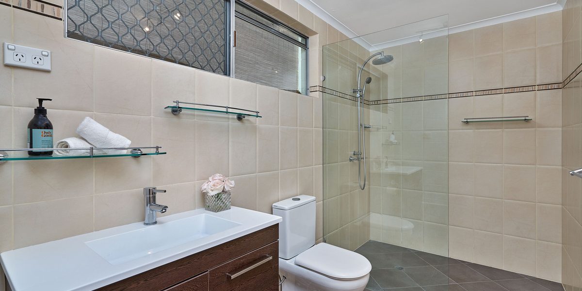 2/71-73 Woodward Street, Edge Hill, QLD 4870 AUS