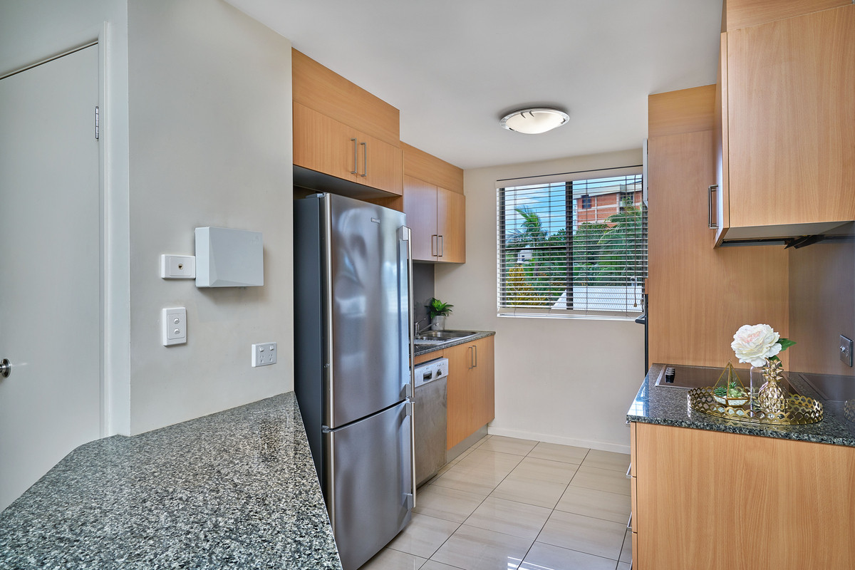 10/242 Grafton Street, Cairns North, QLD 4870 AUS