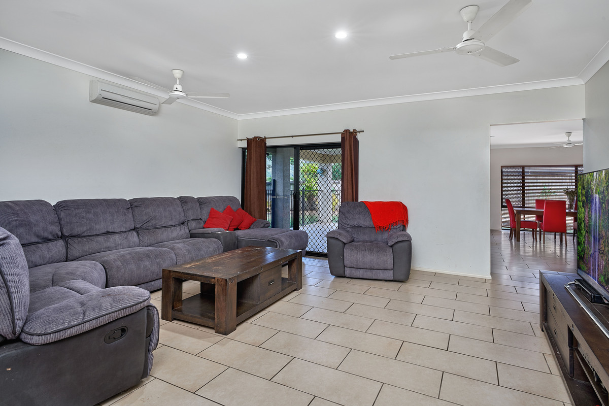 64 Tyrconnell Close, Redlynch, QLD 4870 AUS