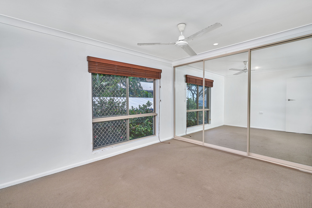 1/39 Arlington Esplanade, Clifton Beach, QLD 4879 AUS