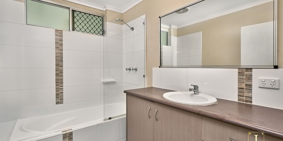 5 Mahogany Street, Manoora, QLD 4870 AUS