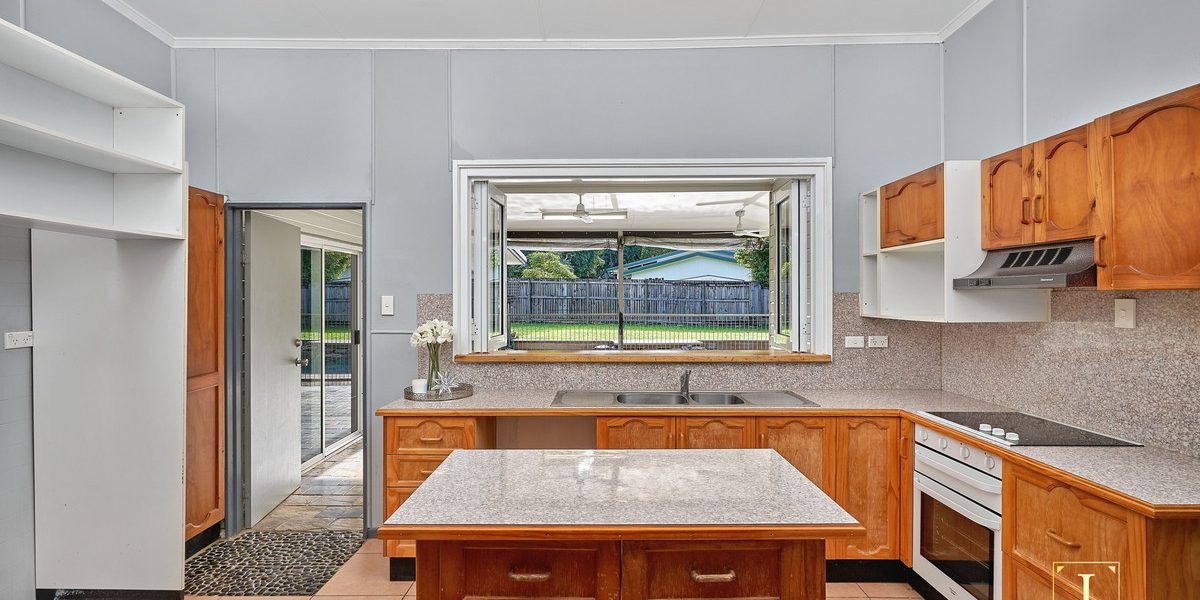 24 Crowther Street, Whitfield, QLD 4870 AUS