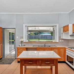 24 Crowther Street, Whitfield, QLD 4870 AUS