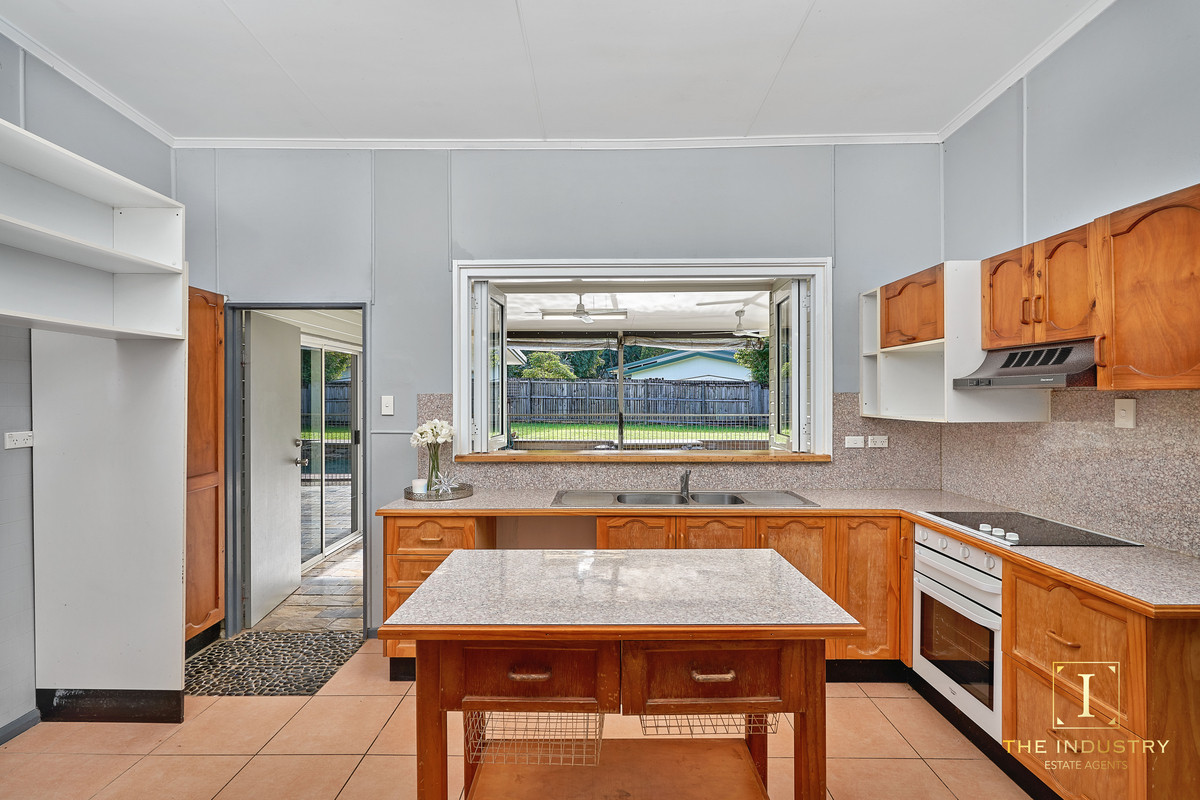 24 Crowther Street, Whitfield, QLD 4870 AUS