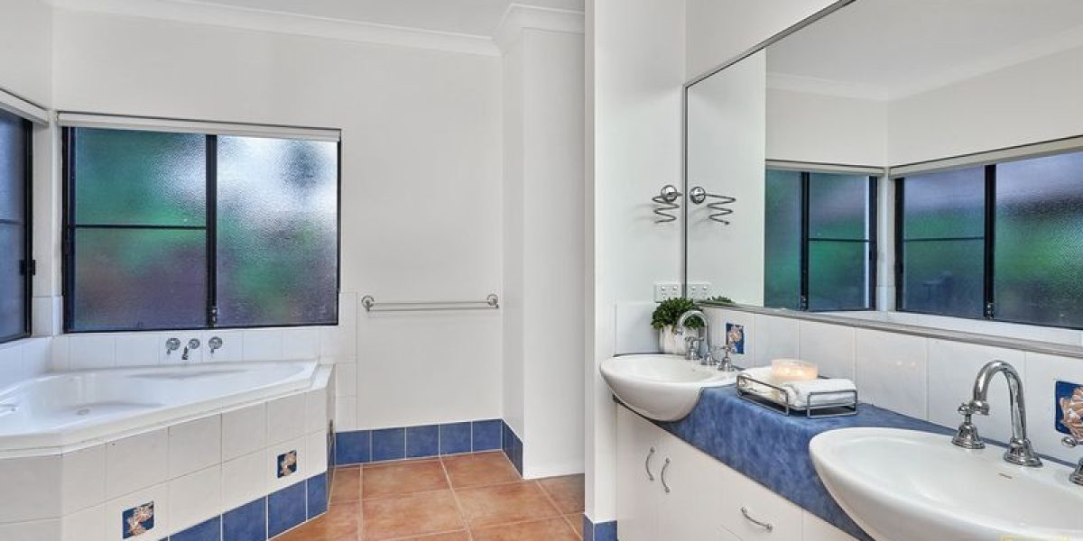 16 Moore Road, Kewarra Beach, QLD 4879 AUS