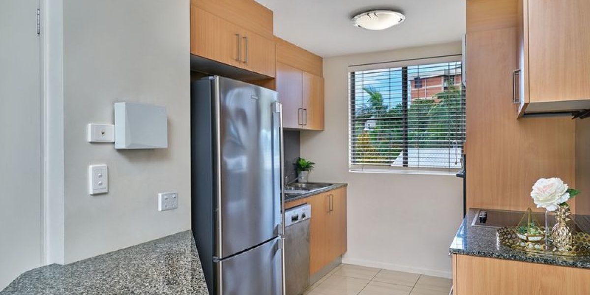 10/242 Grafton Street, Cairns North, QLD 4870 AUS