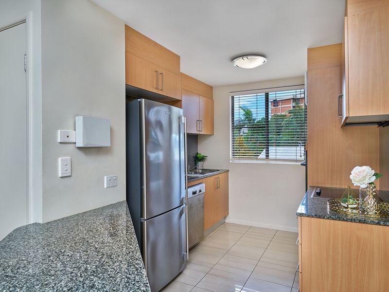 10/242 Grafton Street, Cairns North, QLD 4870 AUS