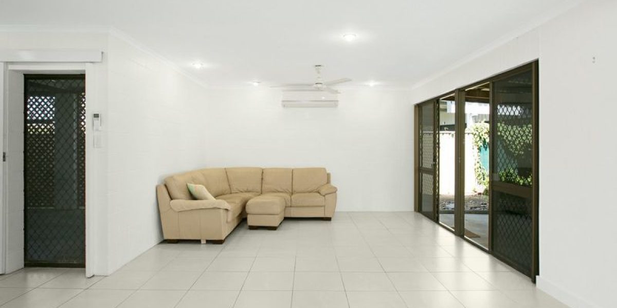 8 Greenfield Close, Mooroobool, QLD 4870 AUS