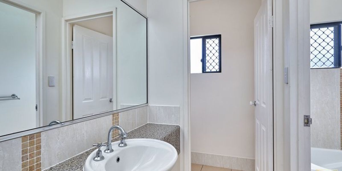 1 Celtis Close, Redlynch, QLD 4870 AUS