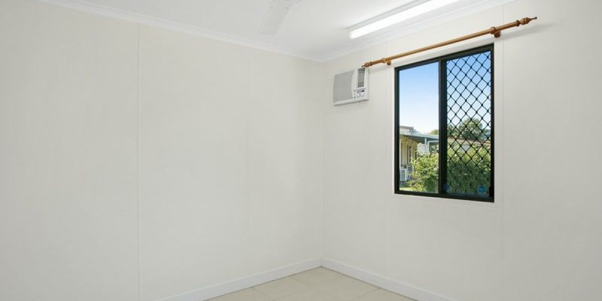 8 Greenfield Close, Mooroobool, QLD 4870 AUS