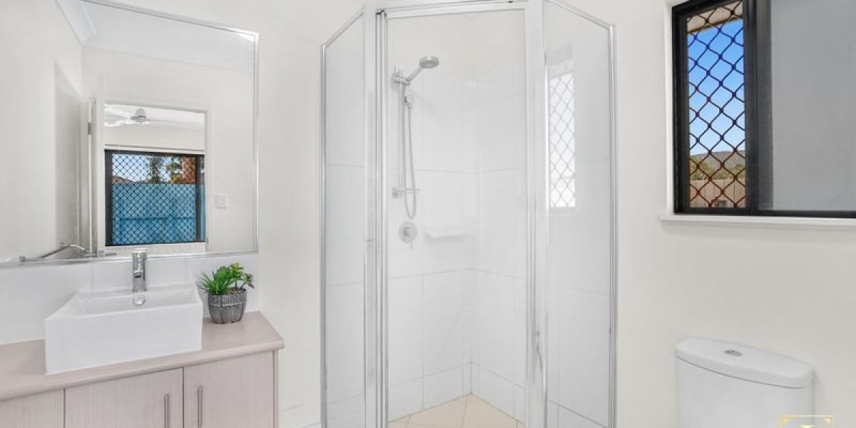 10 Como Close, Kewarra Beach, QLD 4879 AUS