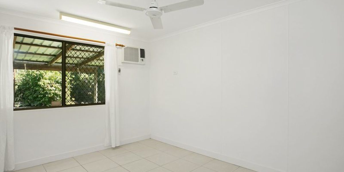 8 Greenfield Close, Mooroobool, QLD 4870 AUS