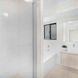 10 Como Close, Kewarra Beach, QLD 4879 AUS