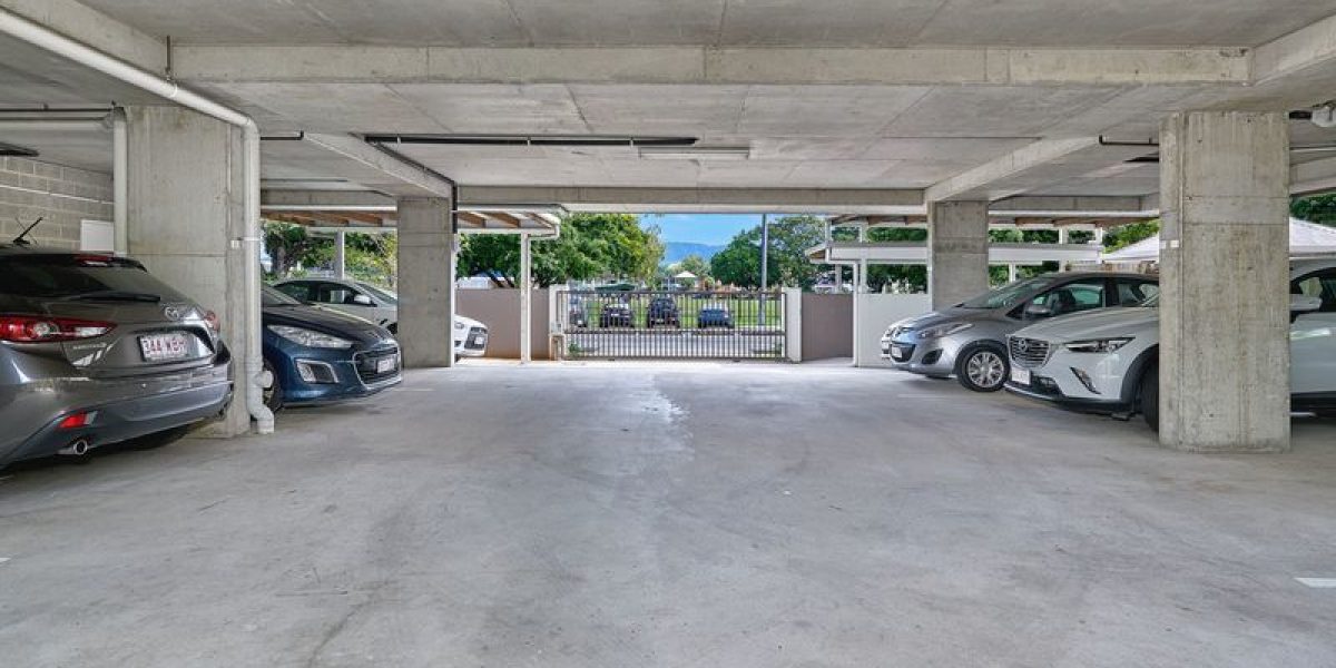 10/242 Grafton Street, Cairns North, QLD 4870 AUS