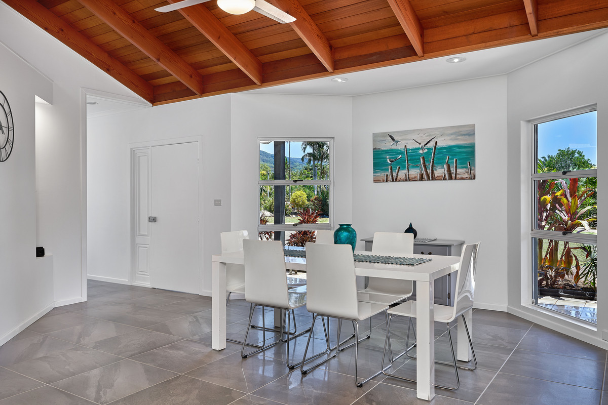 11 Hicks Close, Kewarra Beach, QLD 4879 AUS