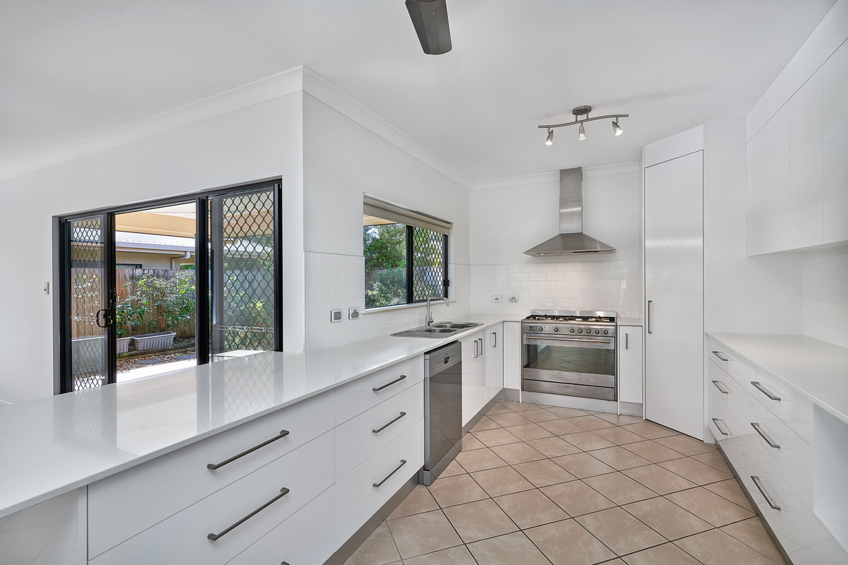 11 Bronte Close, Kewarra Beach, QLD 4879 AUS