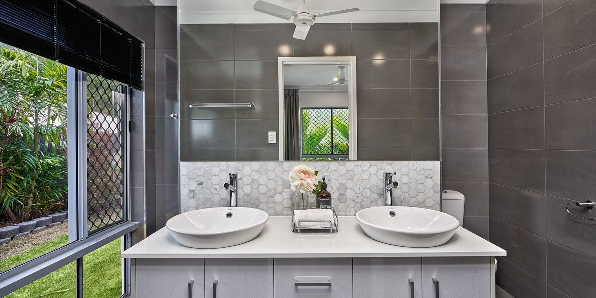 43 Mackerras Street, Redlynch, QLD 4870 AUS