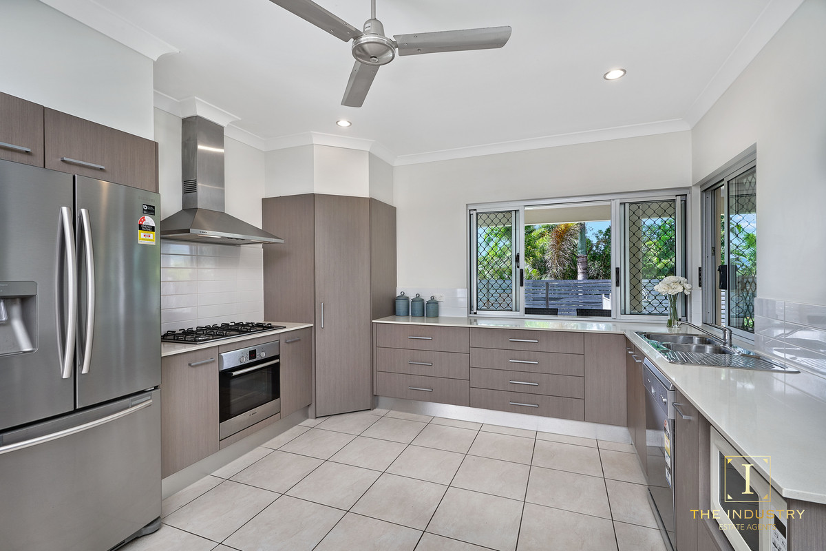 10 Barnacle Street, Trinity Beach, QLD 4879 AUS