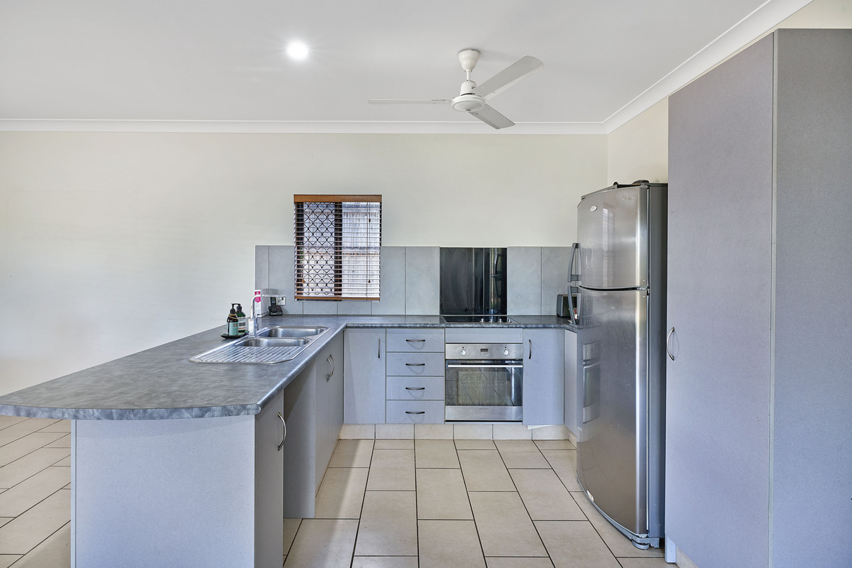 64 Tyrconnell Close, Redlynch, QLD 4870 AUS