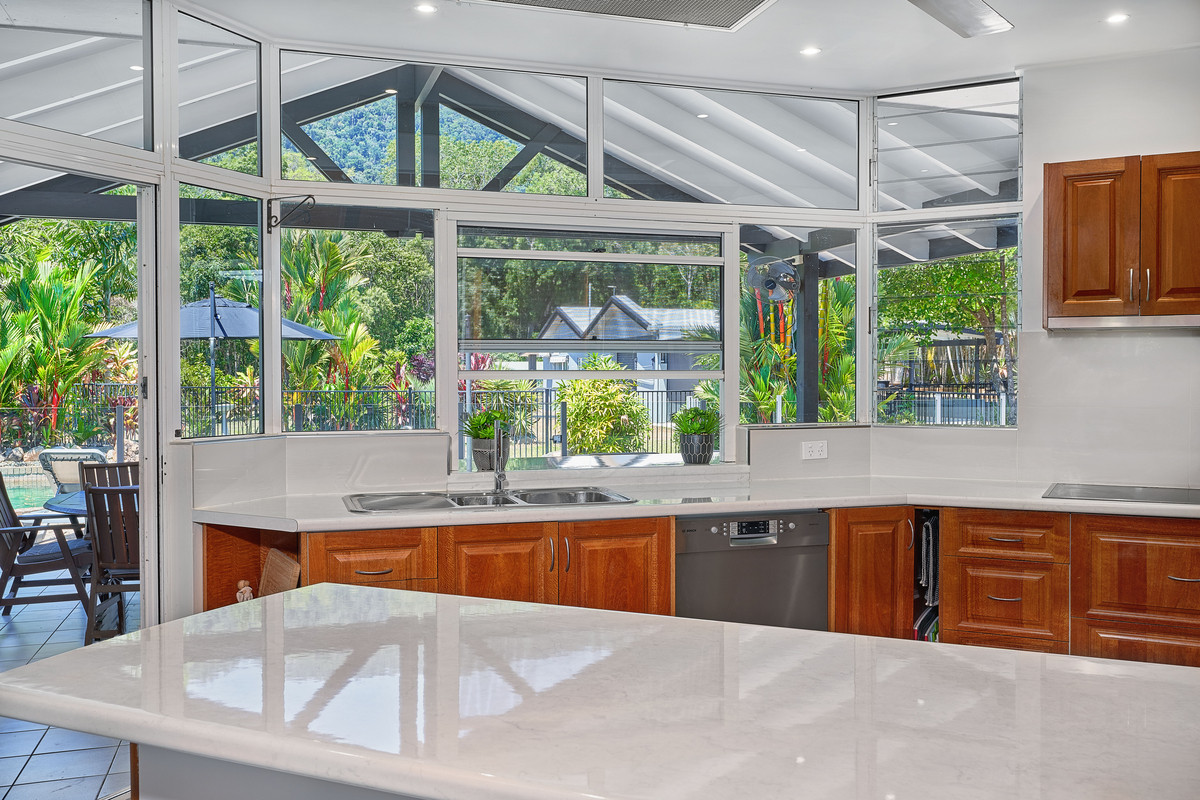 11 Hicks Close, Kewarra Beach, QLD 4879 AUS