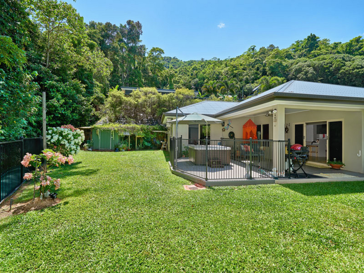 3 Stapleton Close, Redlynch, QLD 4870 AUS