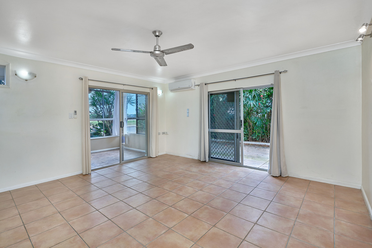 2/39 Arlington Esplanade, Clifton Beach, QLD 4879 AUS