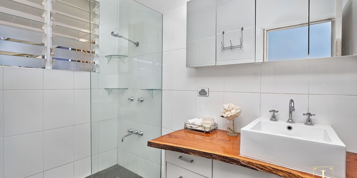 4 Roseblank Close, Manunda, QLD 4870 AUS