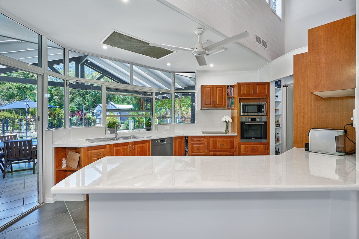 11 Hicks Close, Kewarra Beach, QLD 4879 AUS